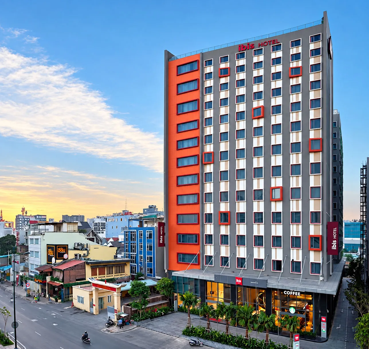 Thi công lắp đặt cửa Khách sạn Ibis Saigon Airport - TP. Hồ Chí Minh
