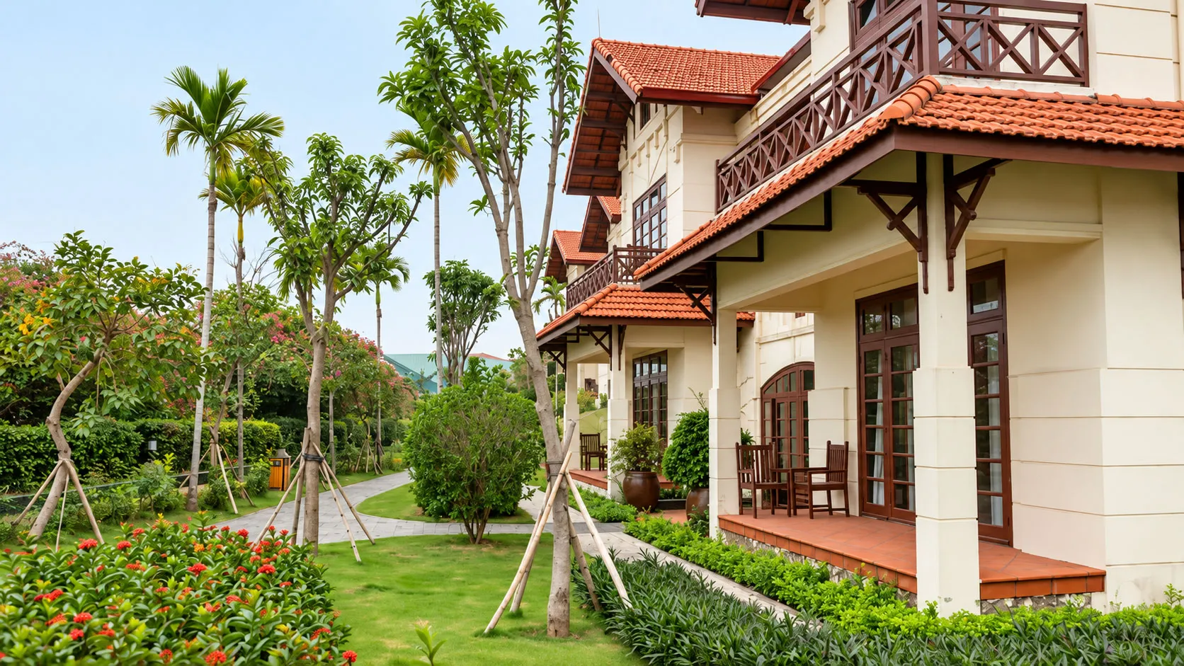 Thi công lắp đặt cửa biệt thự nghỉ dưỡng Tuần Châu, Hà Nội